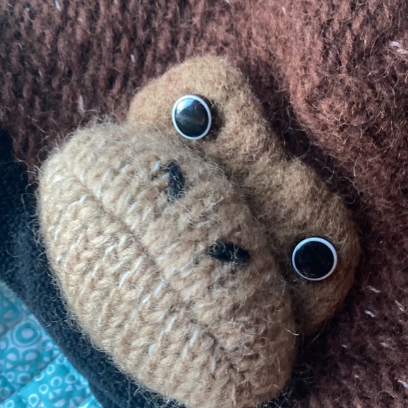 Delux adorable kids monkey beanie winter hat with buttons excellent condition - Picture 4 of 13